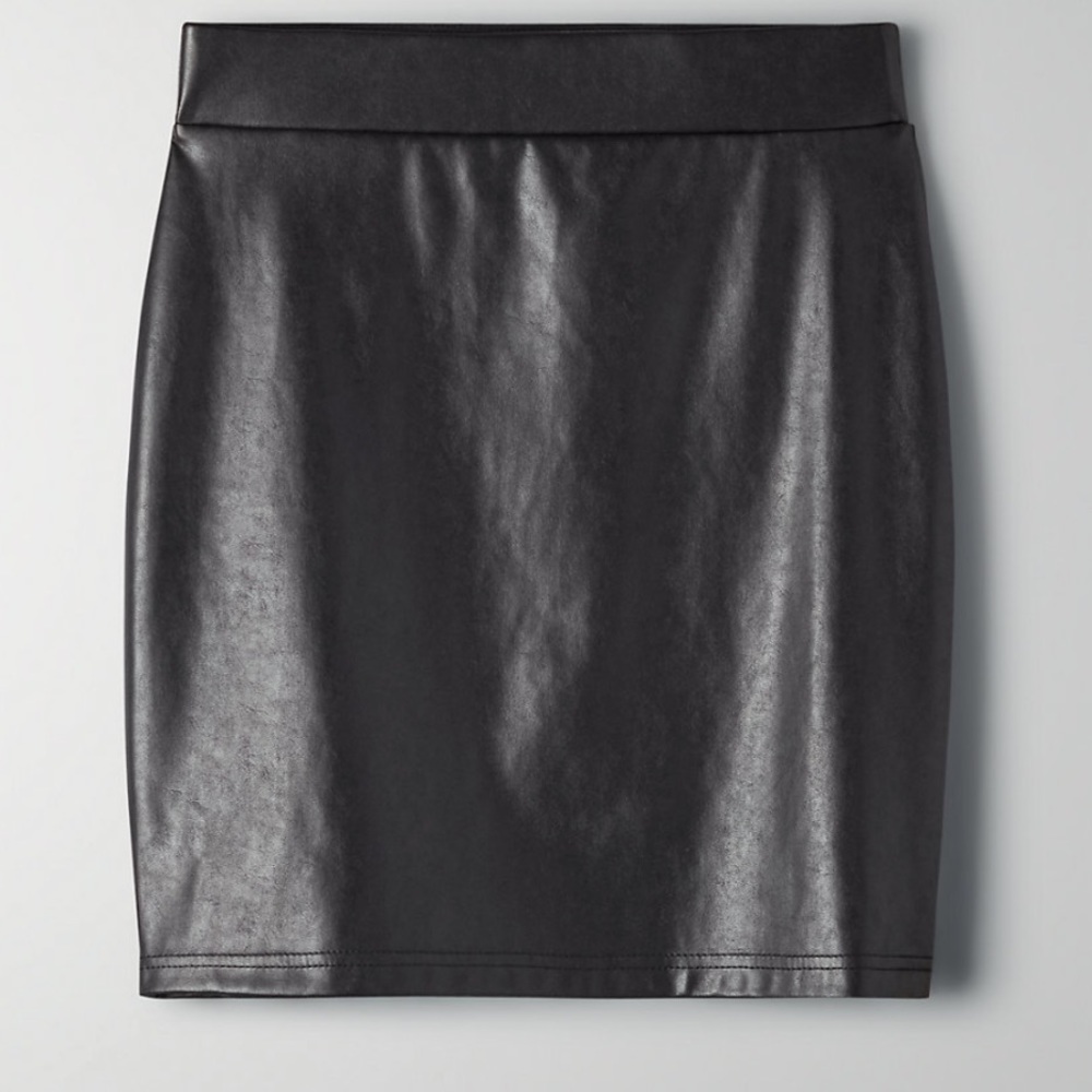 🔥Babaton / Aritzia mini faux Ballard leather skirt